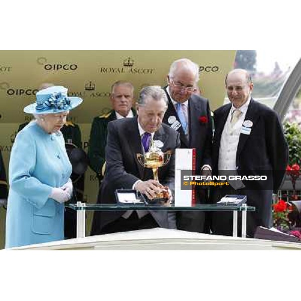 The Queen presents the Gold Cup to the owners . Joseph O\'Brien and Leading Light winners of the Gold Cup Ascot, Royal Ascot 19th june 2014 ph.Stefano Grasso