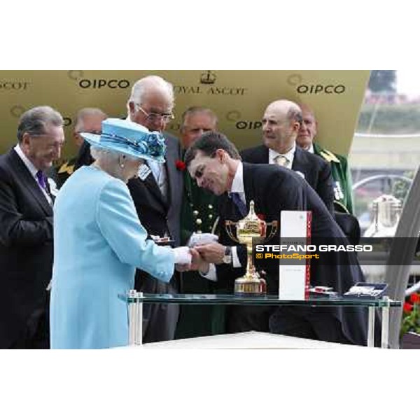 The Queen presents the Gold Cup to the owners . Joseph O\'Brien and Leading Light winners of the Gold Cup Ascot, Royal Ascot 19th june 2014 ph.Stefano Grasso