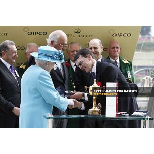 The Queen presents the Gold Cup to the owners . Joseph O\'Brien and Leading Light winners of the Gold Cup Ascot, Royal Ascot 19th june 2014 ph.Stefano Grasso