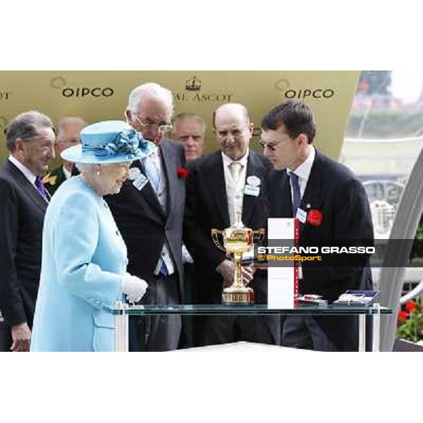 The Queen presents the Gold Cup to the owners . Joseph O\'Brien and Leading Light winners of the Gold Cup Ascot, Royal Ascot 19th june 2014 ph.Stefano Grasso