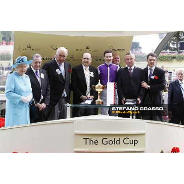 The Queen presents the Gold Cup to the owners . Joseph O\'Brien and Leading Light winners of the Gold Cup Ascot, Royal Ascot 19th june 2014 ph.Stefano Grasso