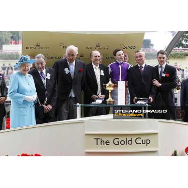 The Queen presents the Gold Cup to the owners . Joseph O\'Brien and Leading Light winners of the Gold Cup Ascot, Royal Ascot 19th june 2014 ph.Stefano Grasso