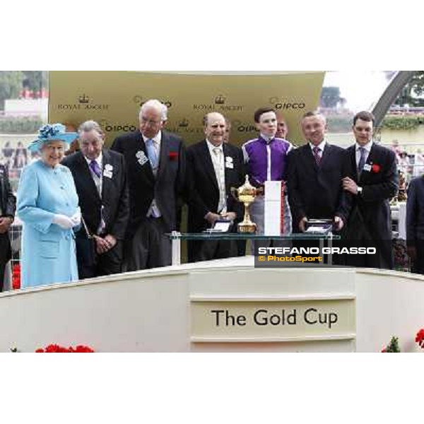 The Queen presents the Gold Cup to the owners . Joseph O\'Brien and Leading Light winners of the Gold Cup Ascot, Royal Ascot 19th june 2014 ph.Stefano Grasso