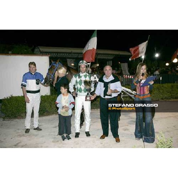 giving prize for Andrea Guzzinati winner with Fantasia Stars of Consolazione Campionato Femminile SS Cosma e Damiano 8th august 2005 ph. Stefano Grasso