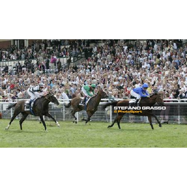 Kerrin Mc Evoy on Dubawi wins the Prix De Fresnay-Le Buffard-JAcques Le Marois, beating Olivier Peslier on Whipper (2) and Christophe Soumillon on Valixir (1) Deauville, 14th august 2005 ph. Stefano Grasso