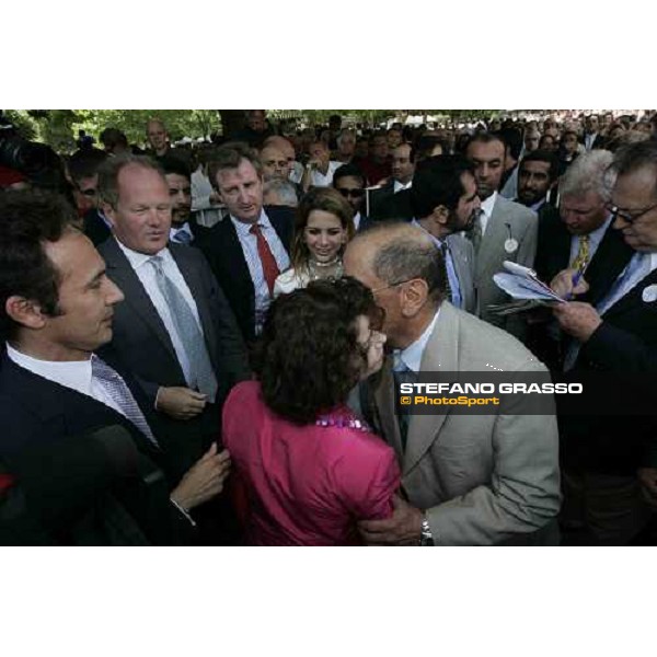 Lady Niarchos congratulates with Sheihk MAktoum Deauville, 14th august 2005 ph. Stefano Grasso