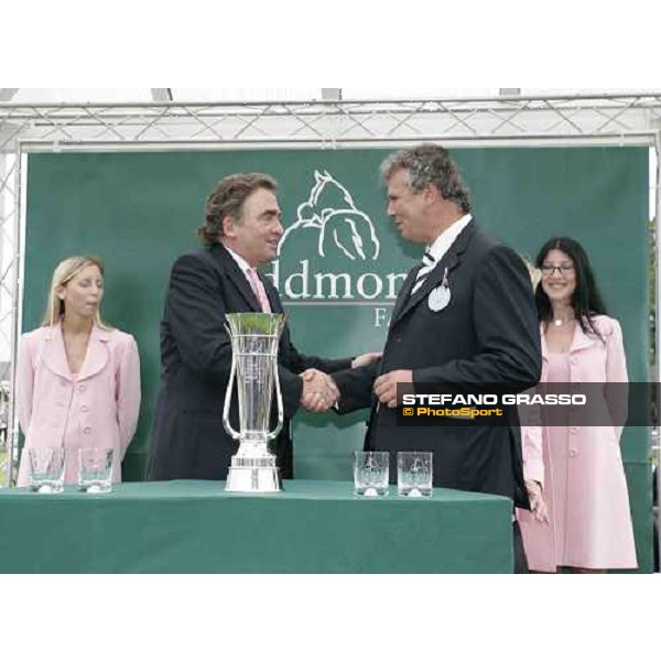 Electrocutionist\'s trainer Valfredo Valiani receive the trophy for the winner of the Juddmonte International Stakes York, The Ebor Meeting, 16th august 2005 ph. Stefano Grasso