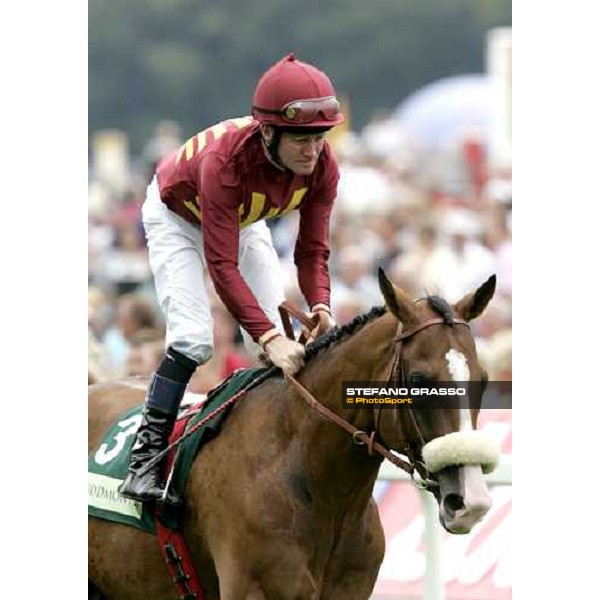 Mick Kinane and Electrocutionist going to the start of the Juddmonte International Stakes York, The Ebor Meeting, 16th august 2005 ph. Stefano Grasso