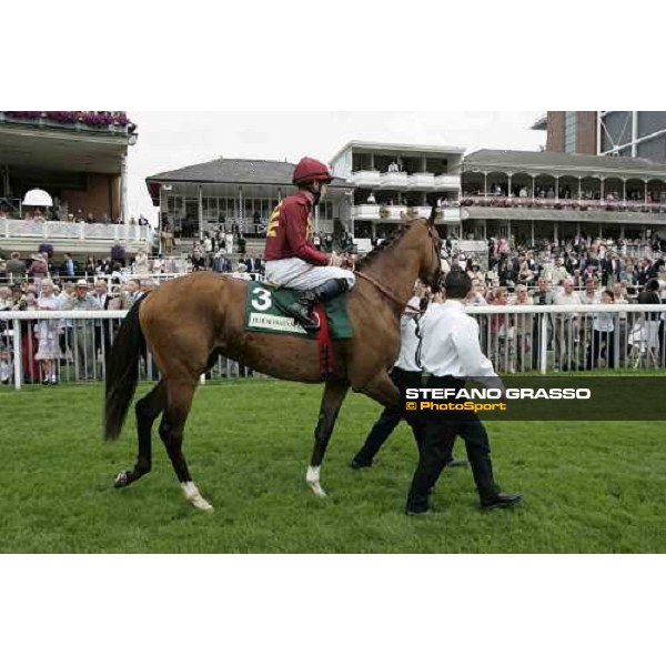 Mick Kinane parading on Electrocutionist before tghe race - the Juddmonte International Stakes York, The Ebor Meeting, 16th august 2005 ph. Stefano Grasso