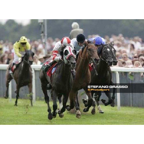 Tony Quinn on Millenary wins the Weatherbys Insurance Lonsdale Cup York, The Ebor Meeting, 16th august 2005 ph. Stefano Grasso