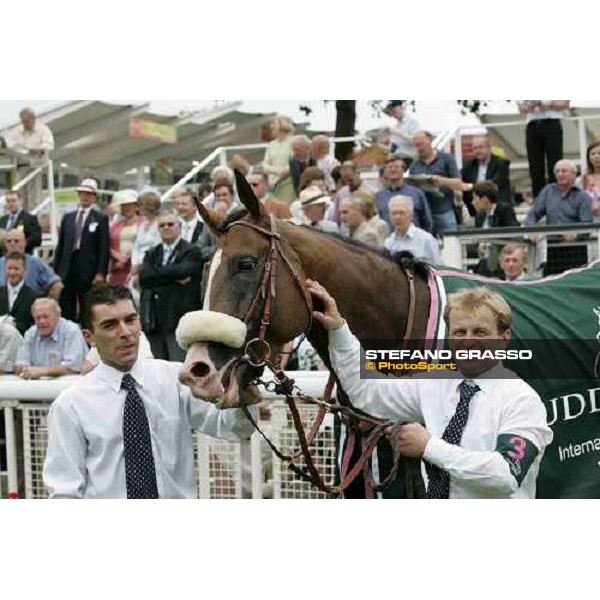 very happy Electrocutionist\'s grooms in the winner\'s ring of the Juddmonte International Stakes- York, The Ebor Meeting, 16th august 2005 ph. Stefano Grasso