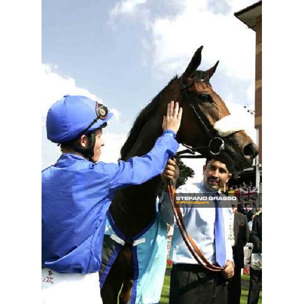 Kerrin Mc Evoy thanks Punctilious in the winner enclosure of The Aston Upthorpe Yorkshire Oaks York, The Ebor Meeting , 17th august 2005 ph. Stefano Grasso