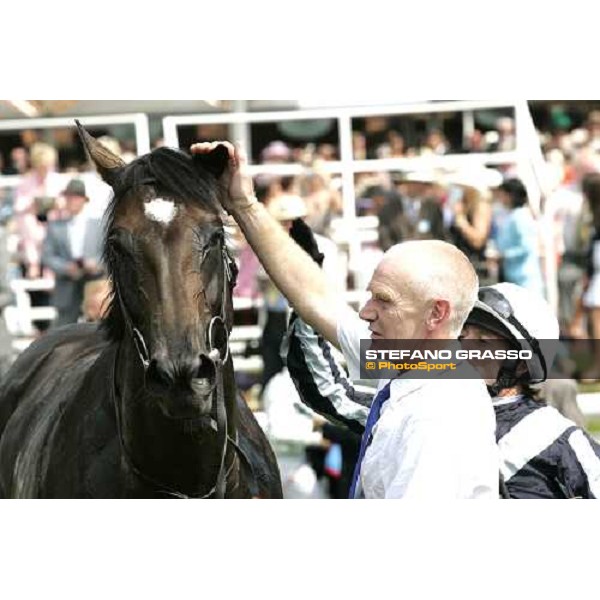 Kieren Fallon thanks Arakan after winning the VC Bet City of York Stakes York, The Ebor Festival 18th august 2005 ph. Stefano Grasso