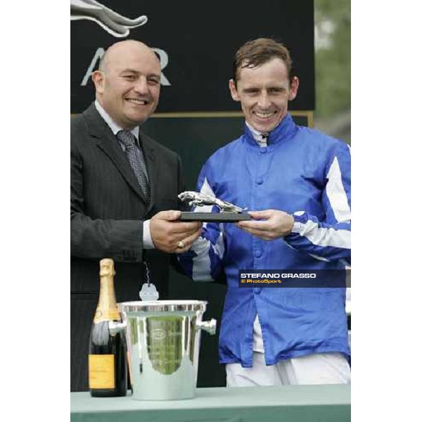 giving prize for Ted Durcan winner with Flashy Wings of The Jaguar Cars Lowther Stakes York, The Ebor Festival 18th august 2005 ph. Stefano Grasso