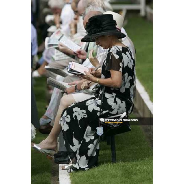 racegoers at The Juddmonte International Stakes York, The Ebor Meeting - 16th august 2005 ph. Stefano Grasso