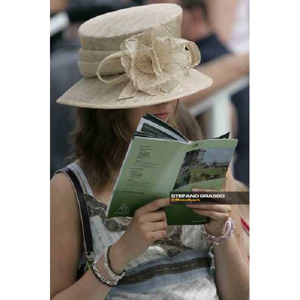 a lady at The Juddmonte International Stakes York, The Ebor Meeting - 16th august 2005 ph. Stefano Grasso