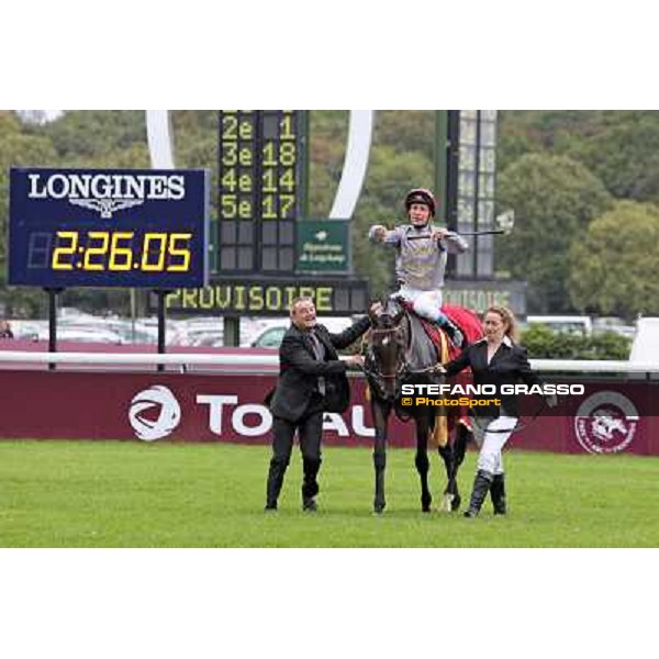 Thierry Jarnet and Treve win the Qatar Prix de l\'arc de Triomphe Paris,Longchamp racecourse,5th oct.2014 ph.Stefano Grasso