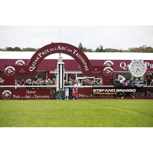 Thierry Jarnet and Treve win the Qatar Prix de l\'arc de Triomphe Paris,Longchamp racecourse,5th oct.2014 ph.Stefano Grasso