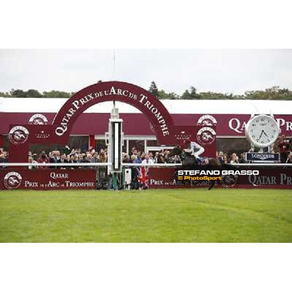 Thierry Jarnet and Treve win the Qatar Prix de l\'arc de Triomphe Paris,Longchamp racecourse,5th oct.2014 ph.Stefano Grasso