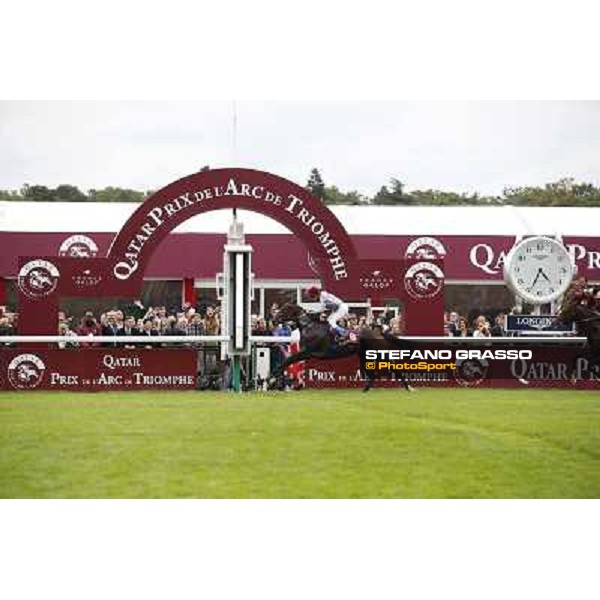 Thierry Jarnet and Treve win the Qatar Prix de l\'arc de Triomphe Paris,Longchamp racecourse,5th oct.2014 ph.Stefano Grasso