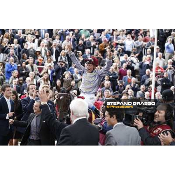 Thierry Jarnet and Treve win the Qatar Prix de l\'arc de Triomphe Paris,Longchamp racecourse,5th oct.2014 ph.Stefano Grasso