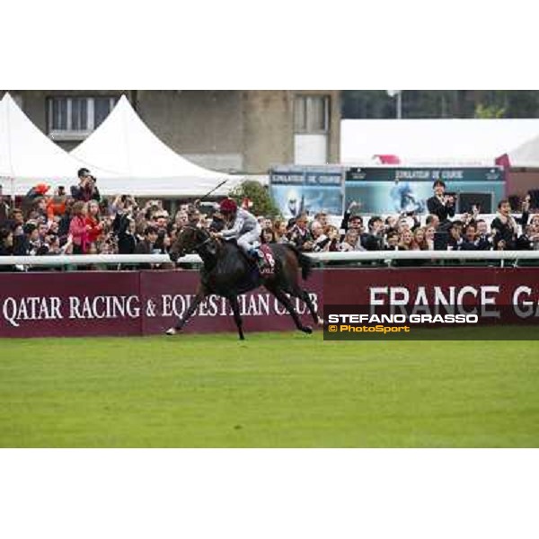 Thierry Jarnet and Treve win the Qatar Prix de l\'arc de Triomphe Paris,Longchamp racecourse,5th oct.2014 ph.Stefano Grasso