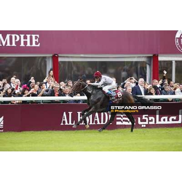 Thierry Jarnet and Treve win the Qatar Prix de l\'arc de Triomphe Paris,Longchamp racecourse,5th oct.2014 ph.Stefano Grasso