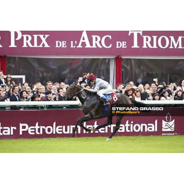 Thierry Jarnet and Treve win the Qatar Prix de l\'arc de Triomphe Paris,Longchamp racecourse,5th oct.2014 ph.Stefano Grasso