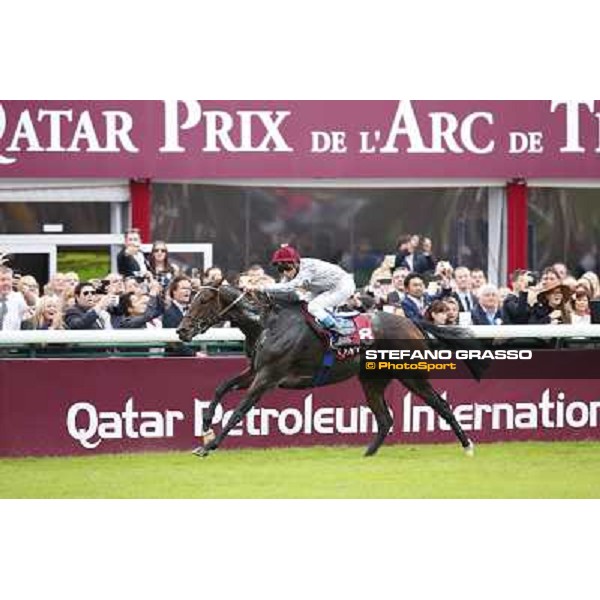Thierry Jarnet and Treve win the Qatar Prix de l\'arc de Triomphe Paris,Longchamp racecourse,5th oct.2014 ph.Stefano Grasso