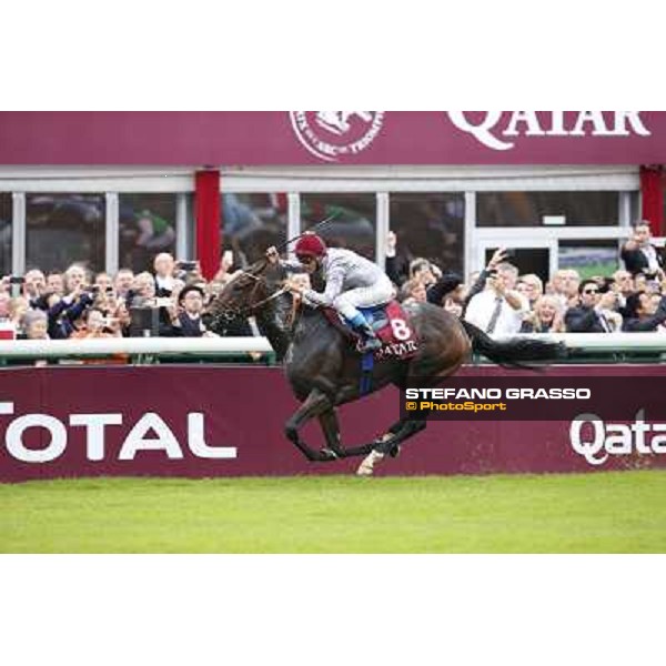 Thierry Jarnet and Treve win the Qatar Prix de l\'arc de Triomphe Paris,Longchamp racecourse,5th oct.2014 ph.Stefano Grasso