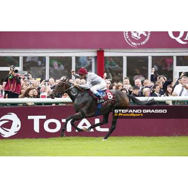 Thierry Jarnet and Treve win the Qatar Prix de l\'arc de Triomphe Paris,Longchamp racecourse,5th oct.2014 ph.Stefano Grasso