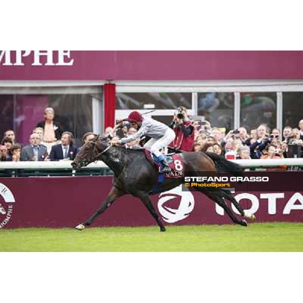 Thierry Jarnet and Treve win the Qatar Prix de l\'arc de Triomphe Paris,Longchamp racecourse,5th oct.2014 ph.Stefano Grasso