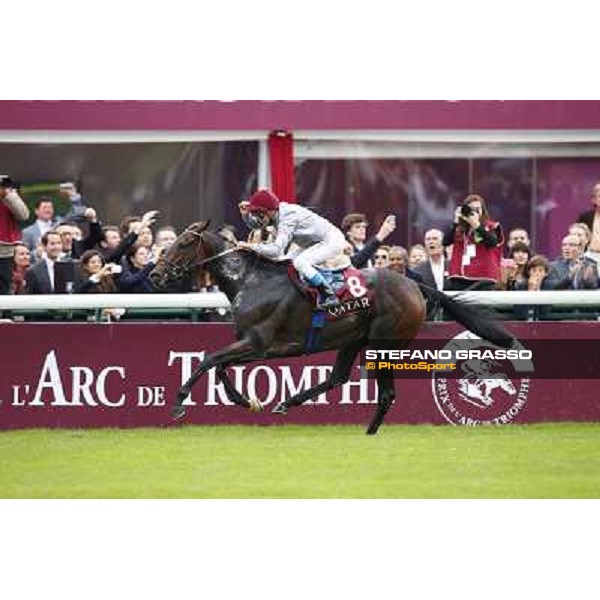 Thierry Jarnet and Treve win the Qatar Prix de l\'arc de Triomphe Paris,Longchamp racecourse,5th oct.2014 ph.Stefano Grasso