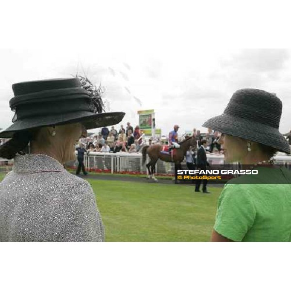 ladies in the parade ring of The Juddmonte International Stakes York, The Ebor Meeting - 16th august 2005 ph. Stefano Grasso