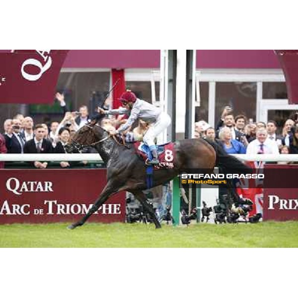 Thierry Jarnet and Treve win the Qatar Prix de l\'arc de Triomphe Paris,Longchamp racecourse,5th oct.2014 ph.Stefano Grasso