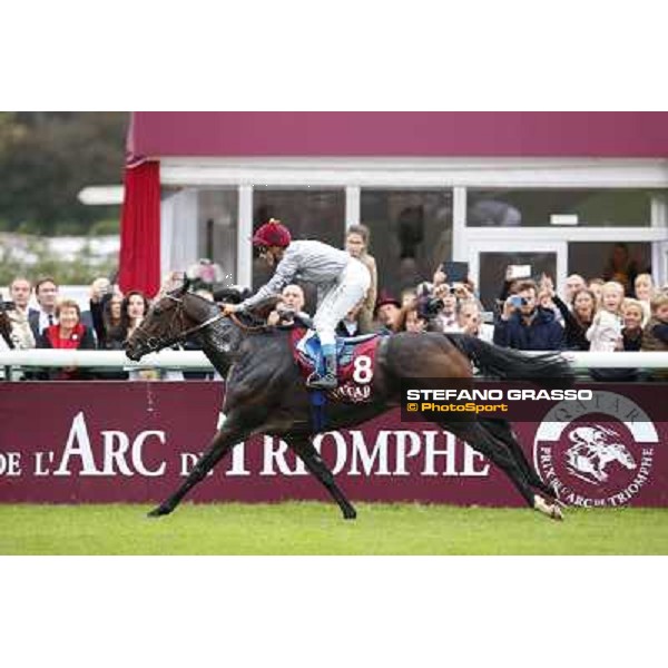 Thierry Jarnet and Treve win the Qatar Prix de l\'arc de Triomphe Paris,Longchamp racecourse,5th oct.2014 ph.Stefano Grasso