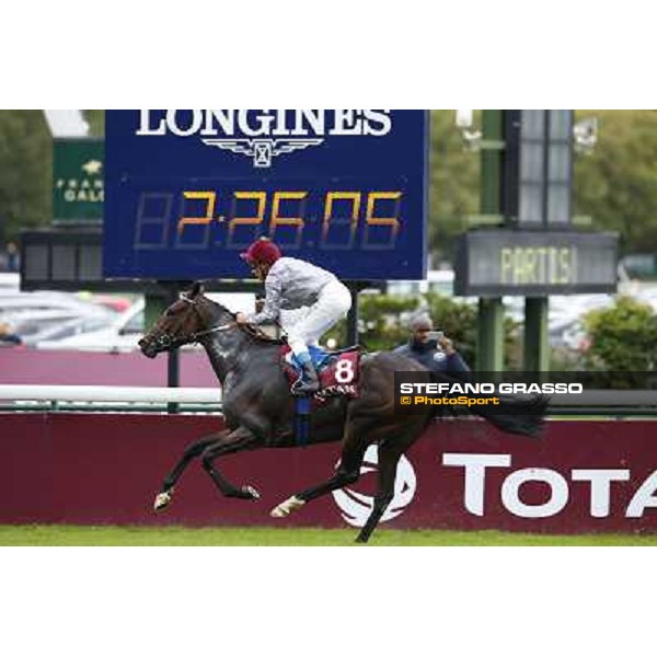 Thierry Jarnet and Treve win the Qatar Prix de l\'arc de Triomphe Paris,Longchamp racecourse,5th oct.2014 ph.Stefano Grasso