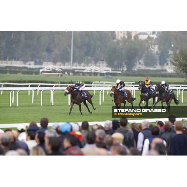 Fabio Branca on Hero Look goes to win the Gran Criterium. Dario Vargiou and Ginwar finish second Milan, San Siro racecourse,12 ottobre 2014 photo Stefano Grasso/Trenno srl