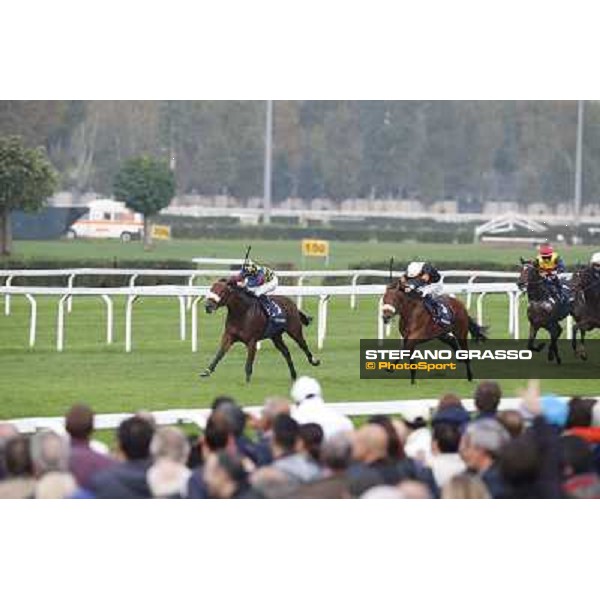 Fabio Branca on Hero Look goes to win the Gran Criterium. Dario Vargiou and Ginwar finish second Milan, San Siro racecourse,12 ottobre 2014 photo Stefano Grasso/Trenno srl