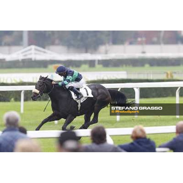 Dario Vargiu on Claire Song wins the Premio Emilio Trenta Milan, San Siro racecourse,12 ottobre 2014 photo Stefano Grasso/Trenno srl