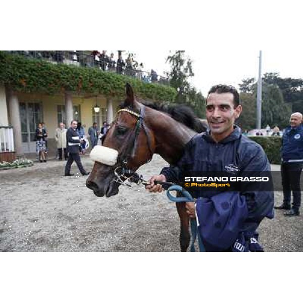 Hero Look and his groom after winning the Gran Criterium Milan, San Siro racecourse,12 ottobre 2014 photo Stefano Grasso/Trenno srl