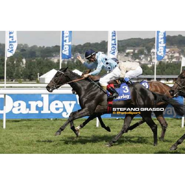 I.Mendizabal wins on Viane Rose the Darley Prix de La Nonette Deauville, 21st august 2005 ph. Stefano Grasso