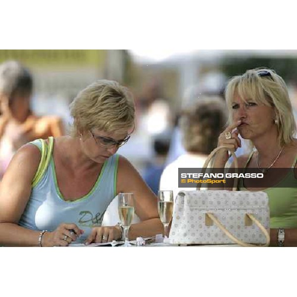 racegoers at Baden Baden racetrack Baden Baden 2nd september 2005 ph. Stefano Grasso