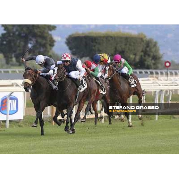 Olivier Peslier on Cape Magic wins the Premio Conte Felice Scheibler. Dario Vargiu on Uniram is second Roma.Capannelle racecourse 26th october 2014 ph.Domenico Savi/Grasso