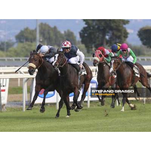 Olivier Peslier on Cape Magic wins the Premio Conte Felice Scheibler. Dario Vargiu on Uniram is second Roma.Capannelle racecourse 26th october 2014 ph.Domenico Savi/Grasso