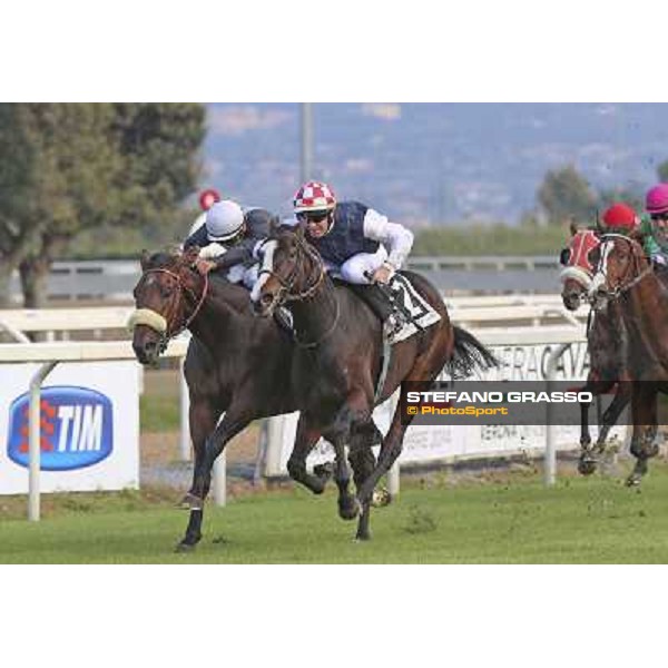 Olivier Peslier on Cape Magic wins the Premio Conte Felice Scheibler. Dario Vargiu on Uniram is second Roma.Capannelle racecourse 26th october 2014 ph.Domenico Savi/Grasso