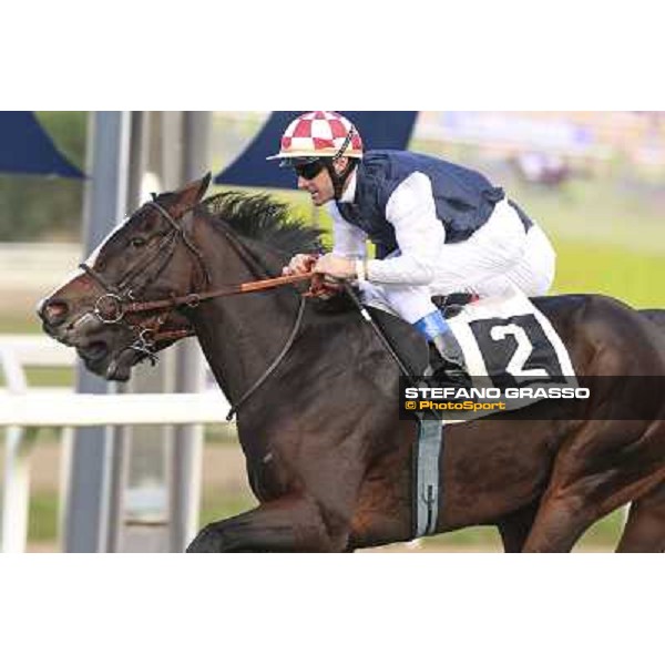 Olivier Peslier on Cape Magic wins the Premio Conte Felice Scheibler. Dario Vargiu on Uniram is second Roma.Capannelle racecourse 26th october 2014 ph.Domenico Savi/Grasso
