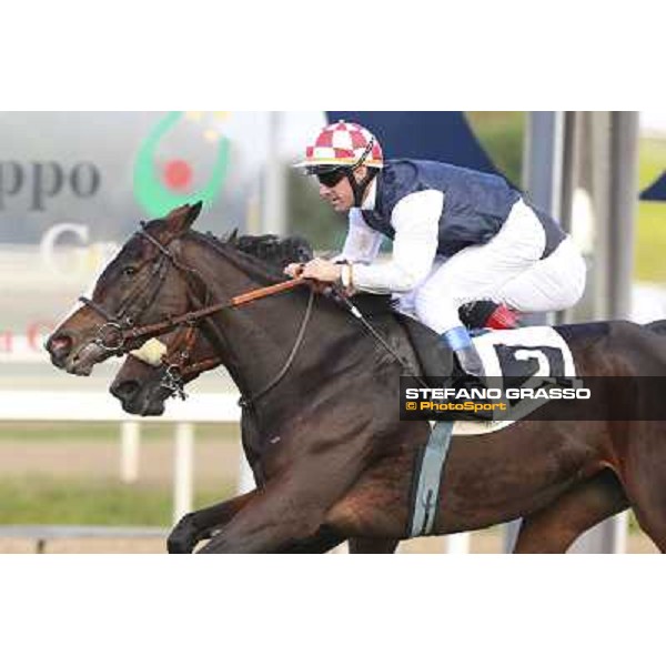 Olivier Peslier on Cape Magic wins the Premio Conte Felice Scheibler. Dario Vargiu on Uniram is second Roma.Capannelle racecourse 26th october 2014 ph.Domenico Savi/Grasso
