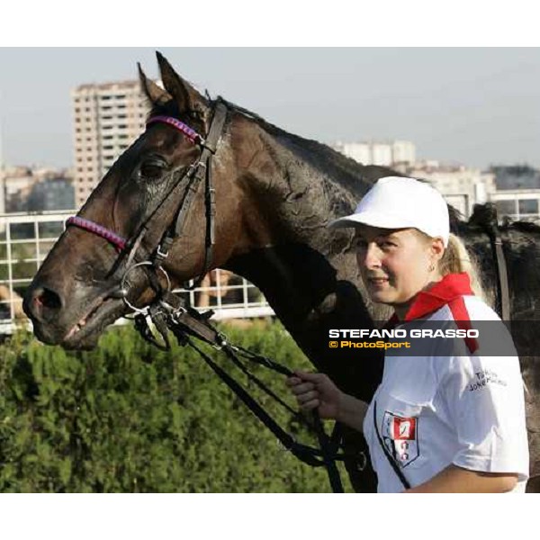 Senex with his groom after the triumph in the Bosphorus Cup Istanbul 10th september 2005 ph. Stefano Grasso
