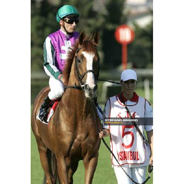 parading of Bosphorus Cup - Endo Botti on Rhodesian Winner Istanbul 10th september 2005 ph. Stefano Grasso